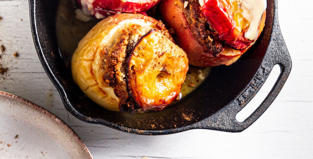 Baked apples in cast-iron pan from Just Spices